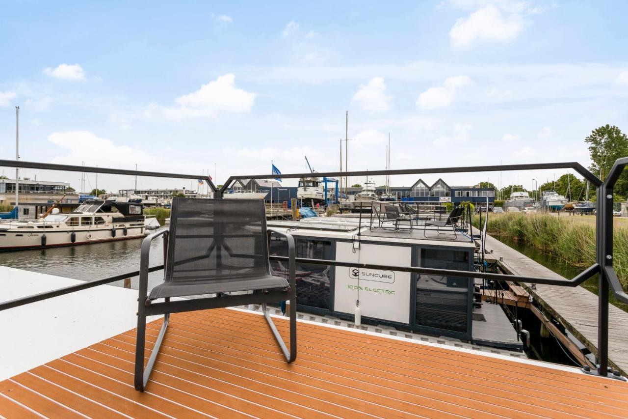 Cosy Tiny Houseboats Near Beach And Restaurants By Weltevreden Experience Zeewolde Exterior foto