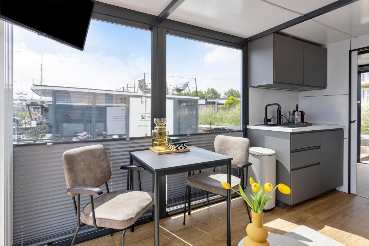 Cosy Tiny Houseboats Near Beach And Restaurants By Weltevreden Experience Zeewolde Exterior foto