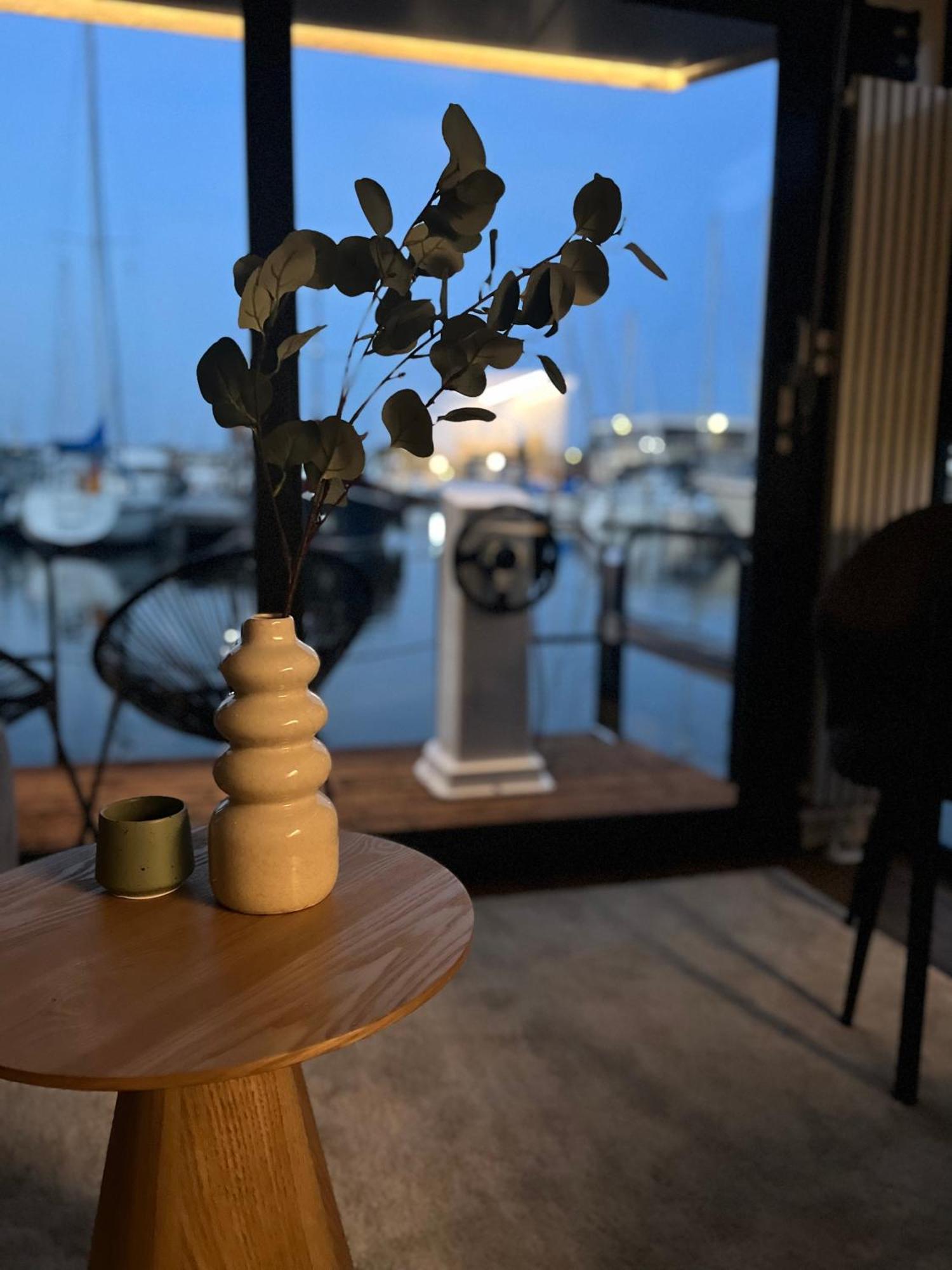 Cosy Tiny Houseboats Near Beach And Restaurants By Weltevreden Experience Zeewolde Exterior foto